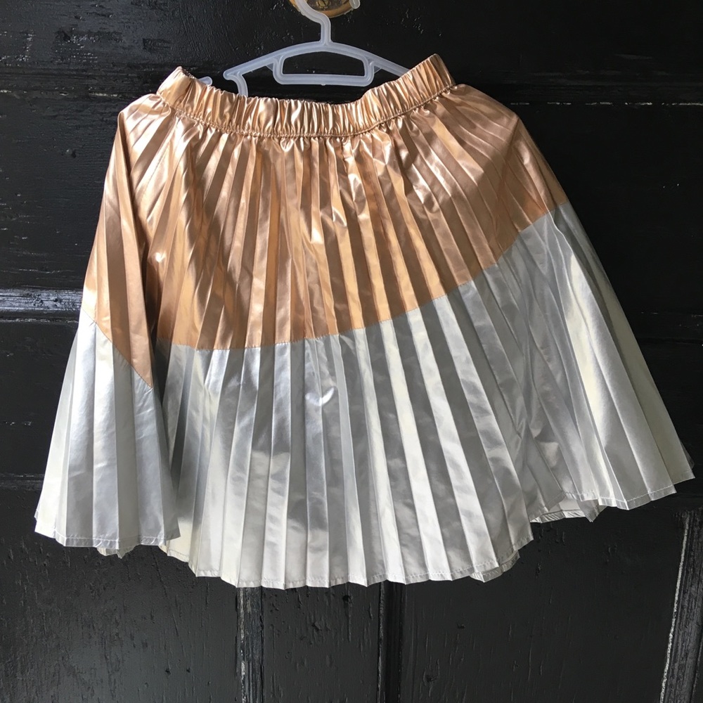 Small Girls’ silver and gold metallic skirt